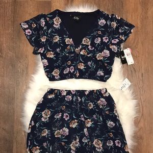 NEW! Crop top & shorts set with high-low skirt